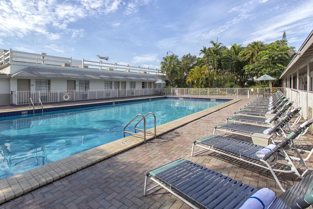เดย์ อินน์ บาย วินด์แฮม ไมอามี แอร์พอร์ต นอร์ท Miami Springs ภายนอก รูปภาพ