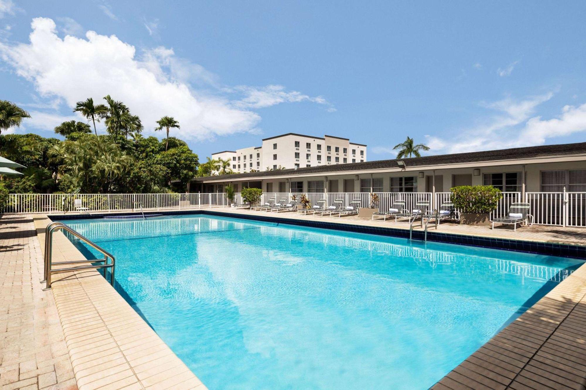เดย์ อินน์ บาย วินด์แฮม ไมอามี แอร์พอร์ต นอร์ท Miami Springs ภายนอก รูปภาพ