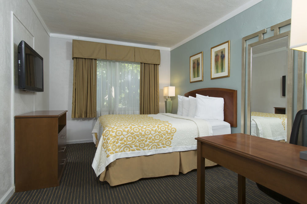 เดย์ อินน์ บาย วินด์แฮม ไมอามี แอร์พอร์ต นอร์ท Miami Springs ภายนอก รูปภาพ